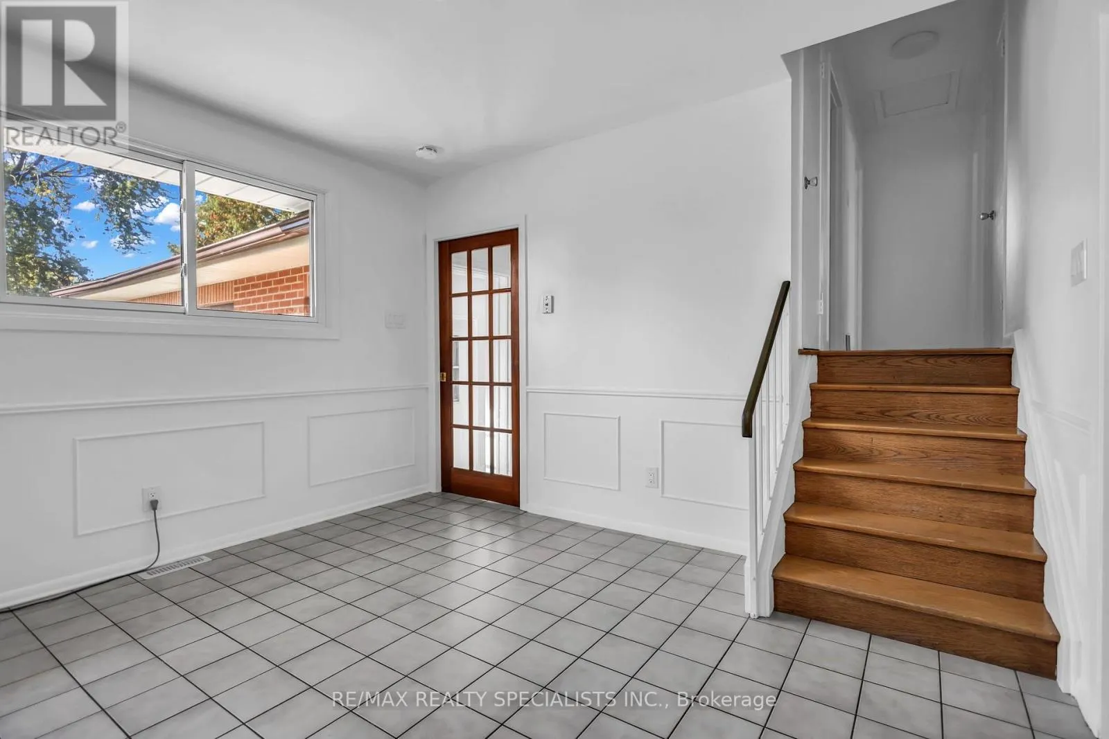 27 TOULON CRESCENT