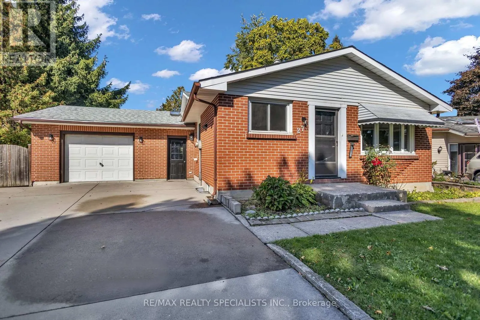 27 TOULON CRESCENT