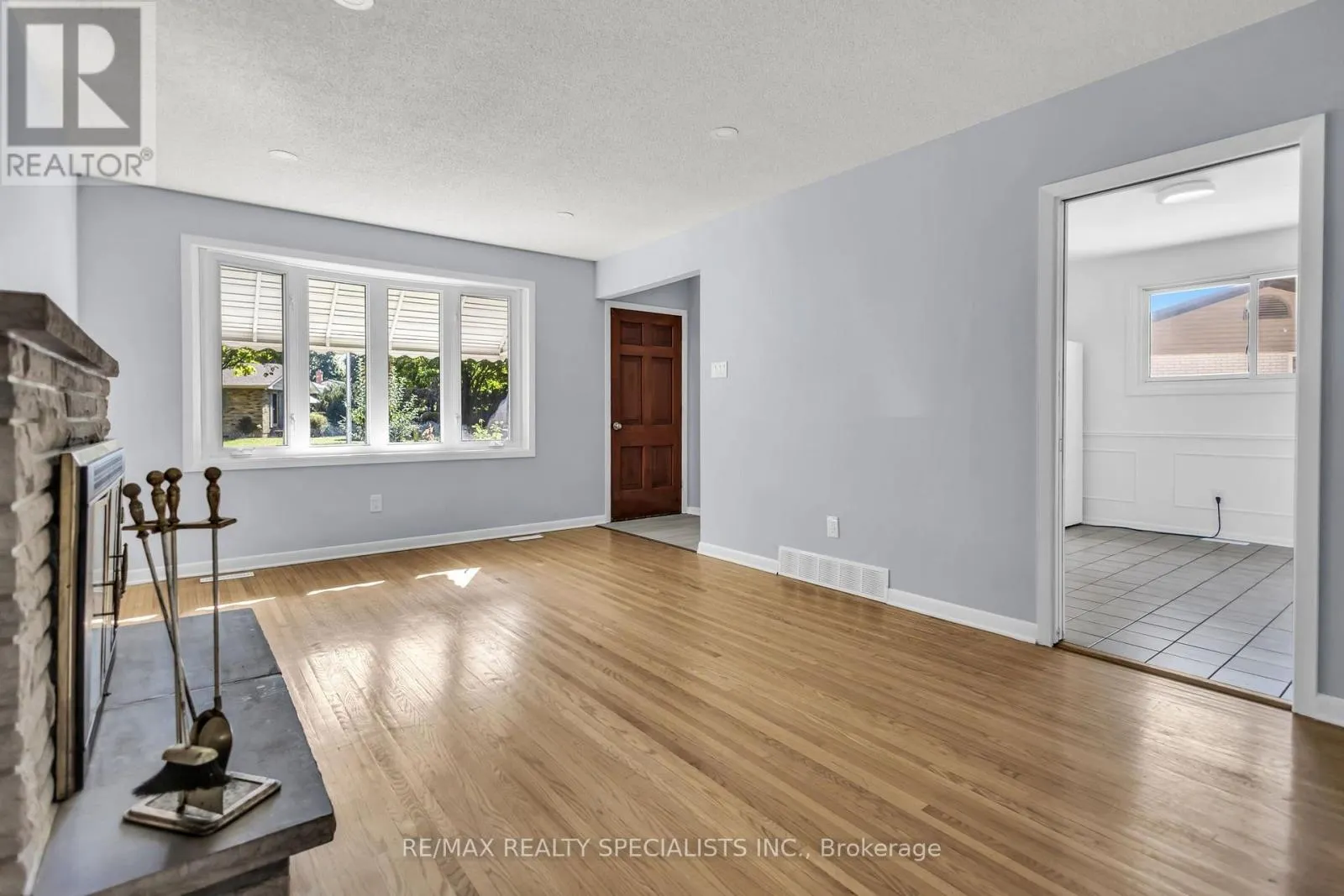 27 TOULON CRESCENT