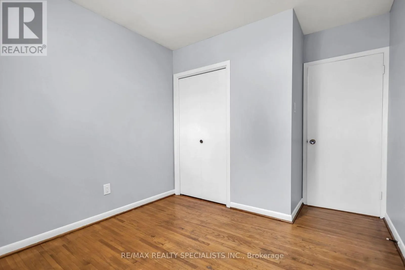 27 TOULON CRESCENT