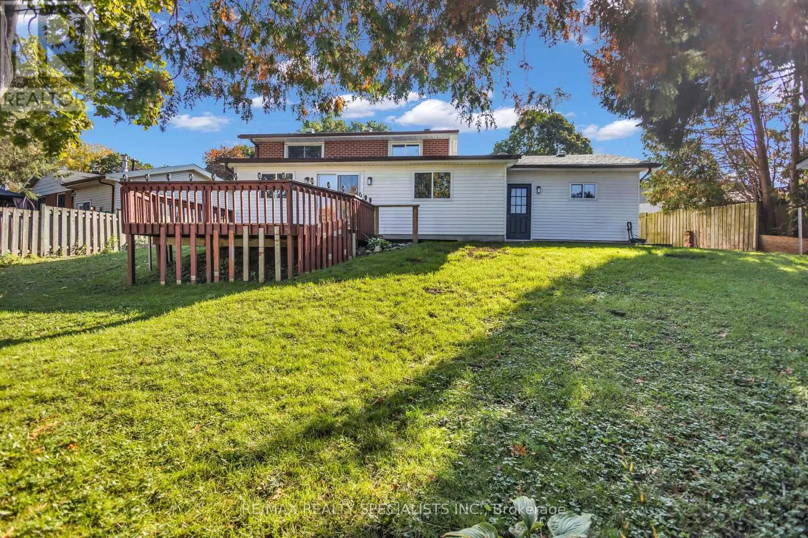 27 TOULON CRESCENT