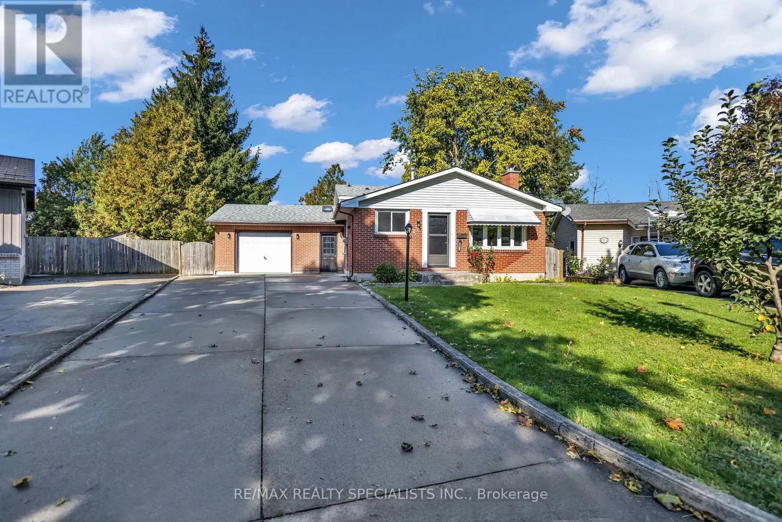 27 TOULON CRESCENT