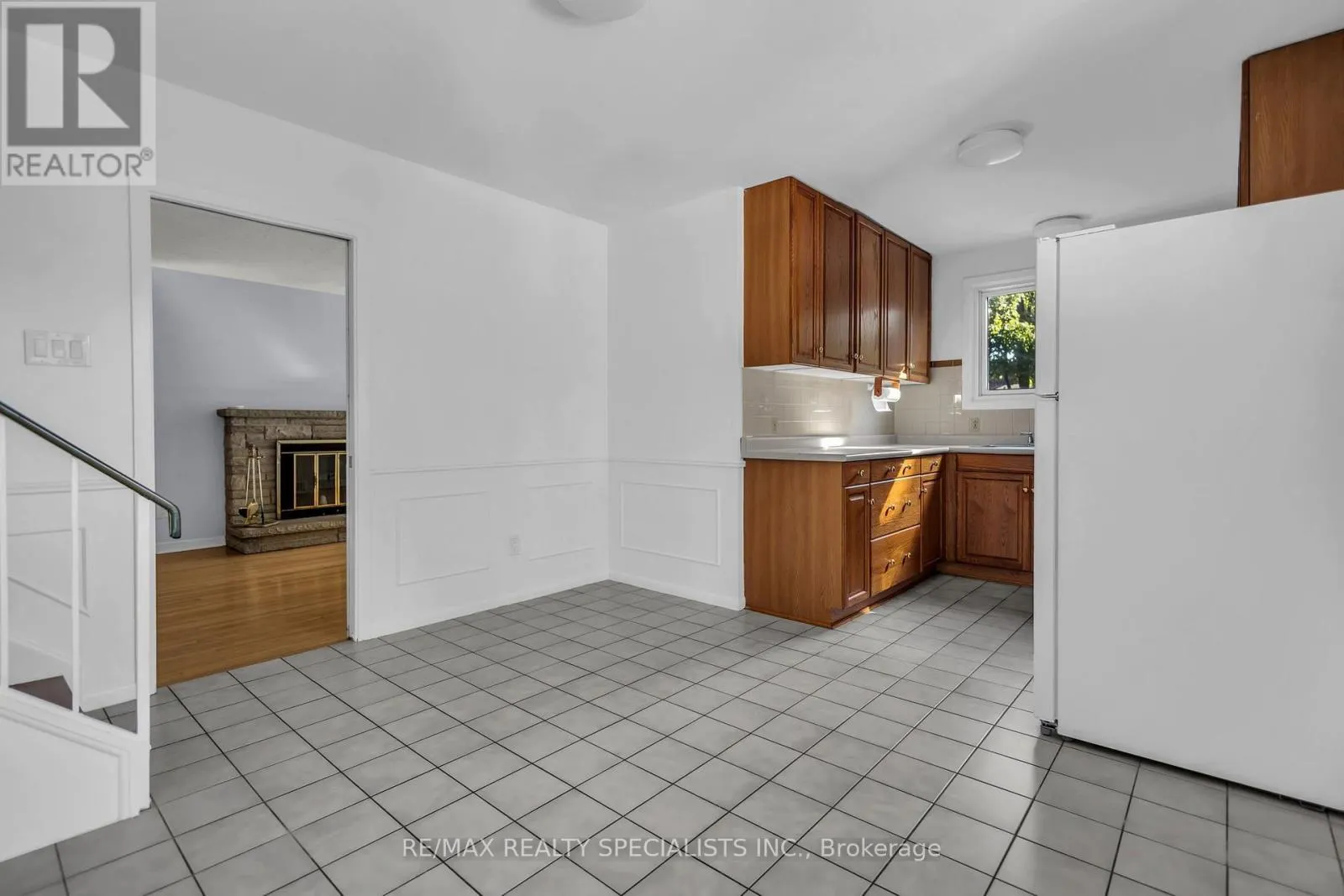 27 TOULON CRESCENT