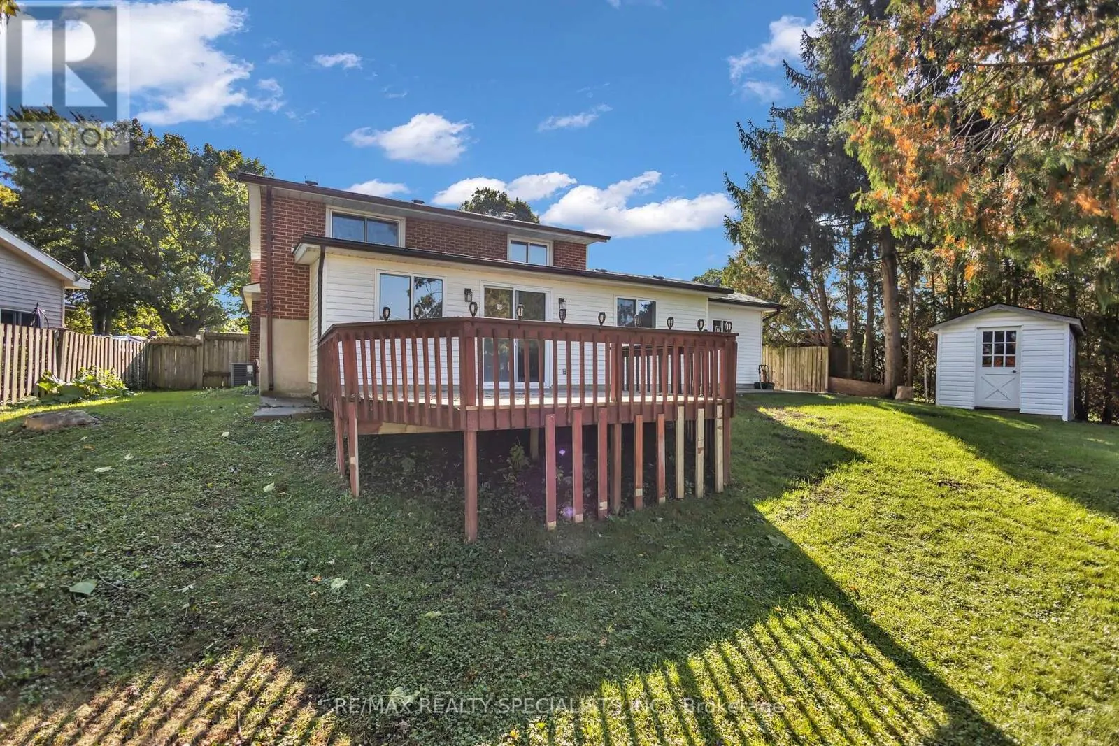 27 TOULON CRESCENT