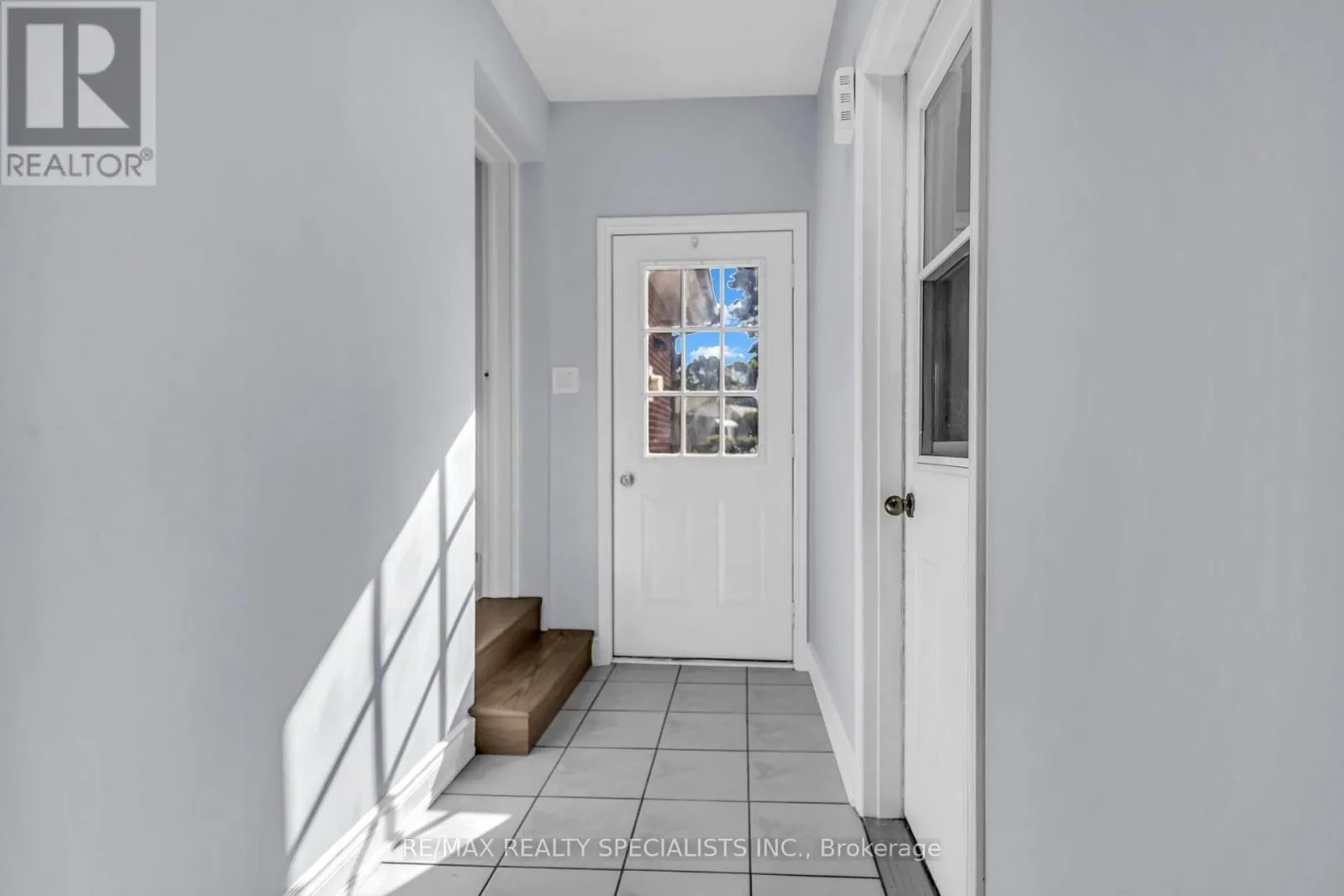 27 TOULON CRESCENT