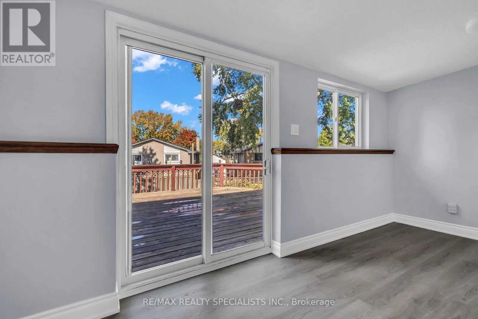 27 TOULON CRESCENT