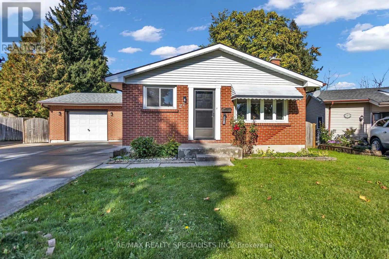 27 TOULON CRESCENT