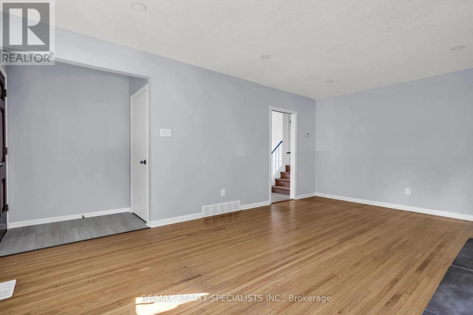 27 TOULON CRESCENT