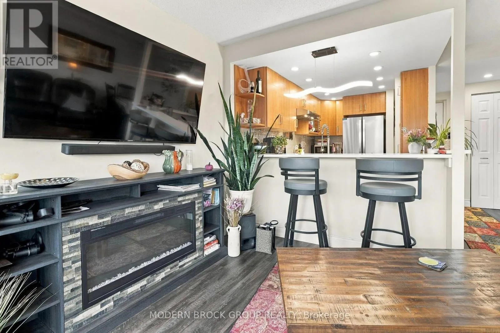 902 - 109 KING STREET E