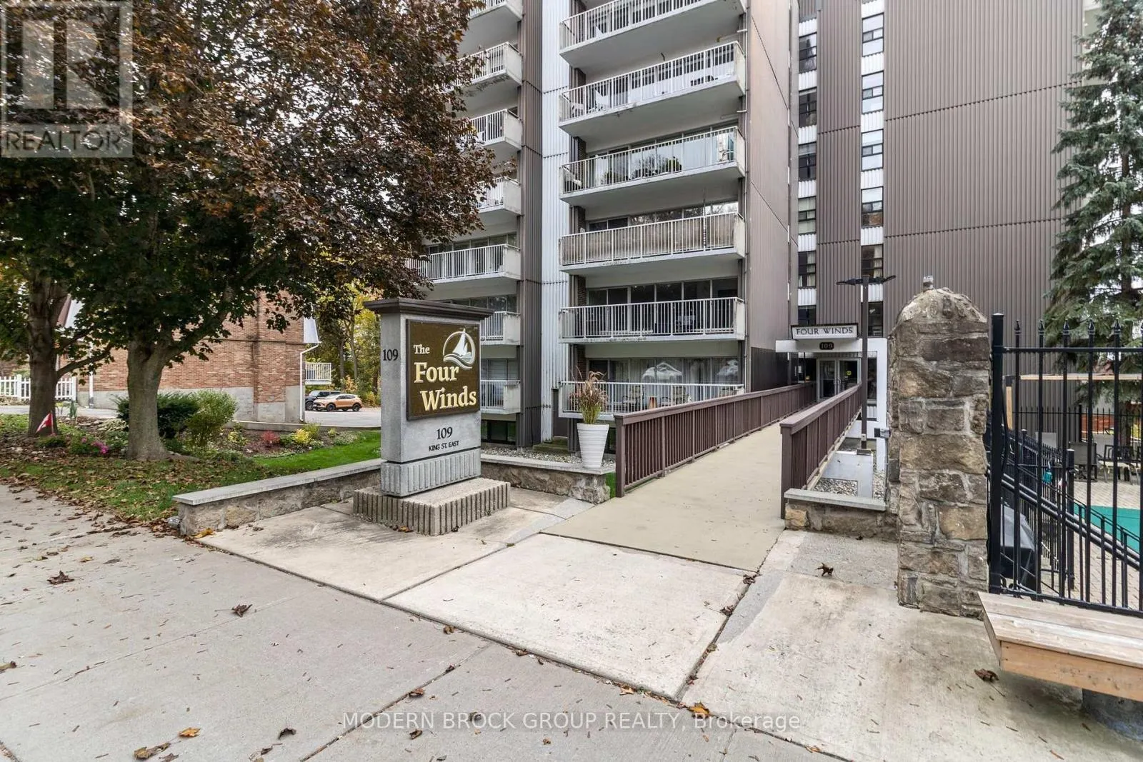 902 - 109 KING STREET E