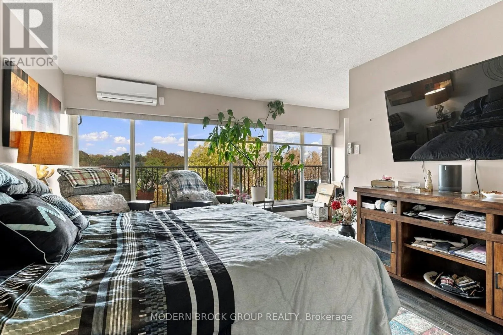 902 - 109 KING STREET E