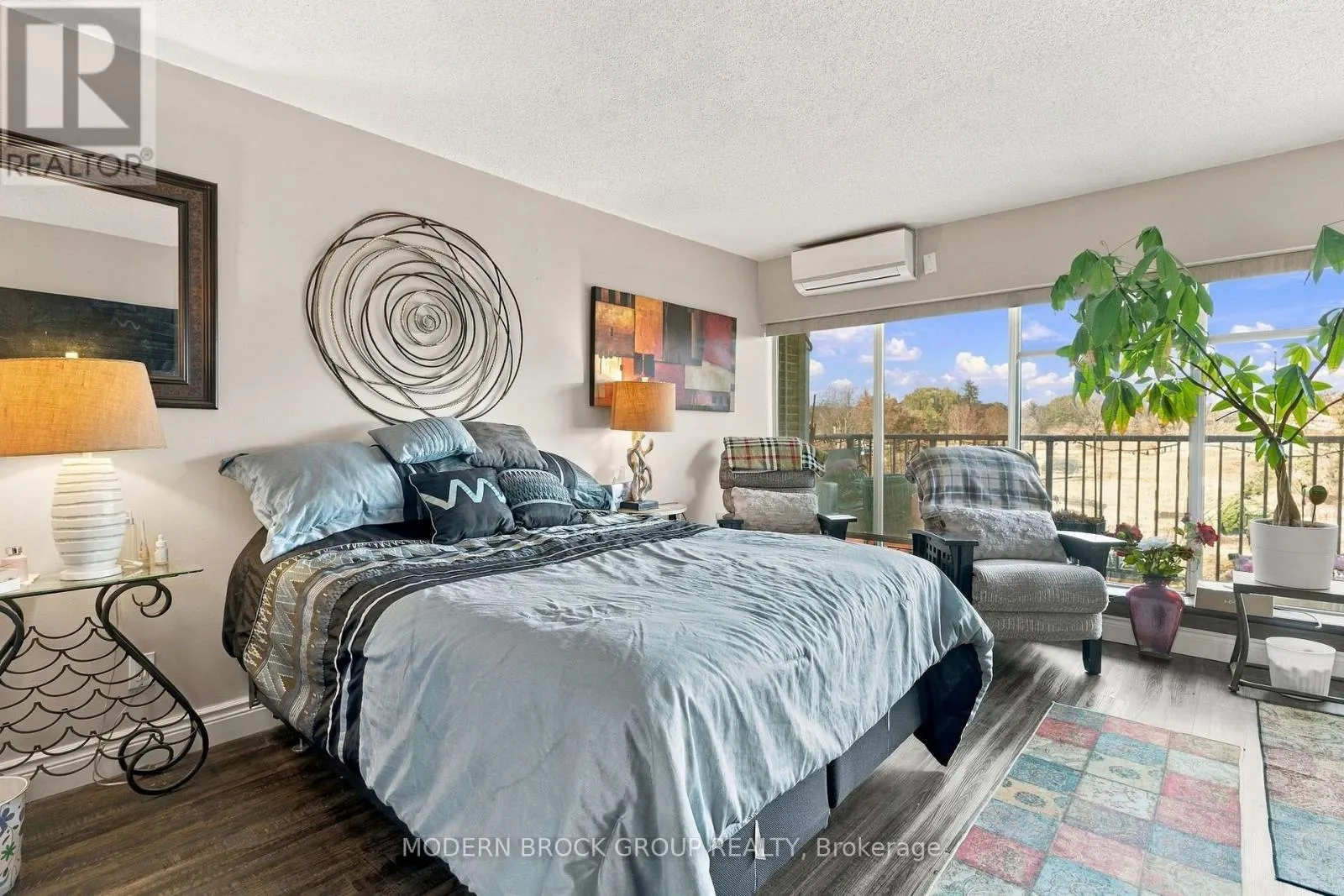 902 - 109 KING STREET E