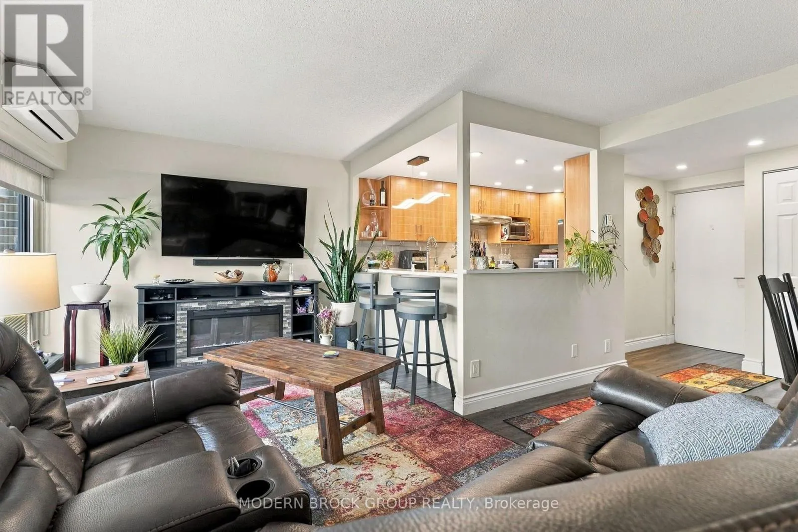 902 - 109 KING STREET E