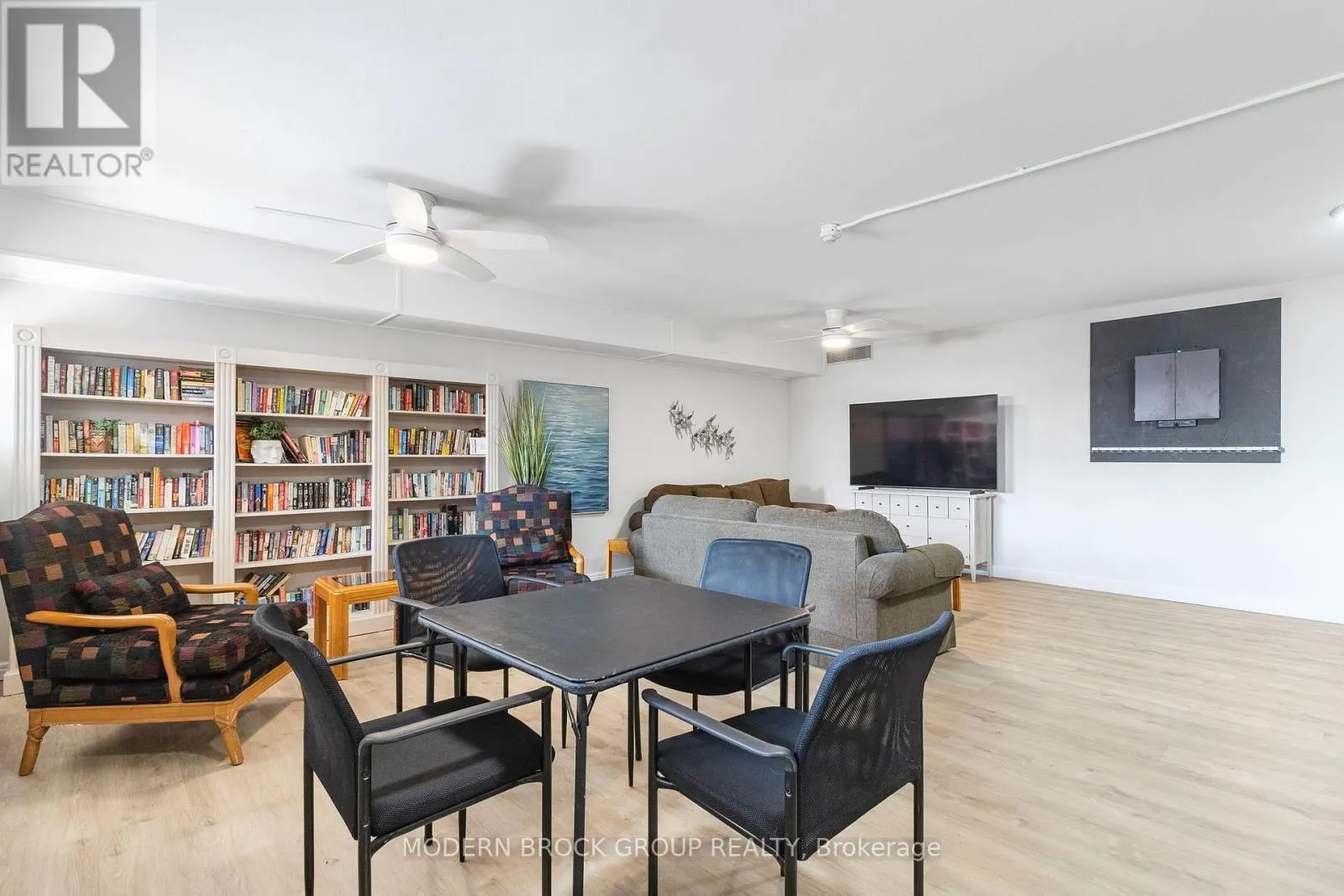 902 - 109 KING STREET E
