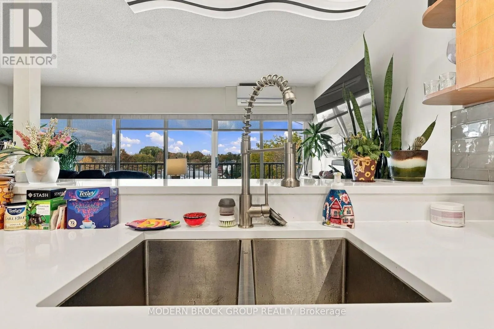 902 - 109 KING STREET E