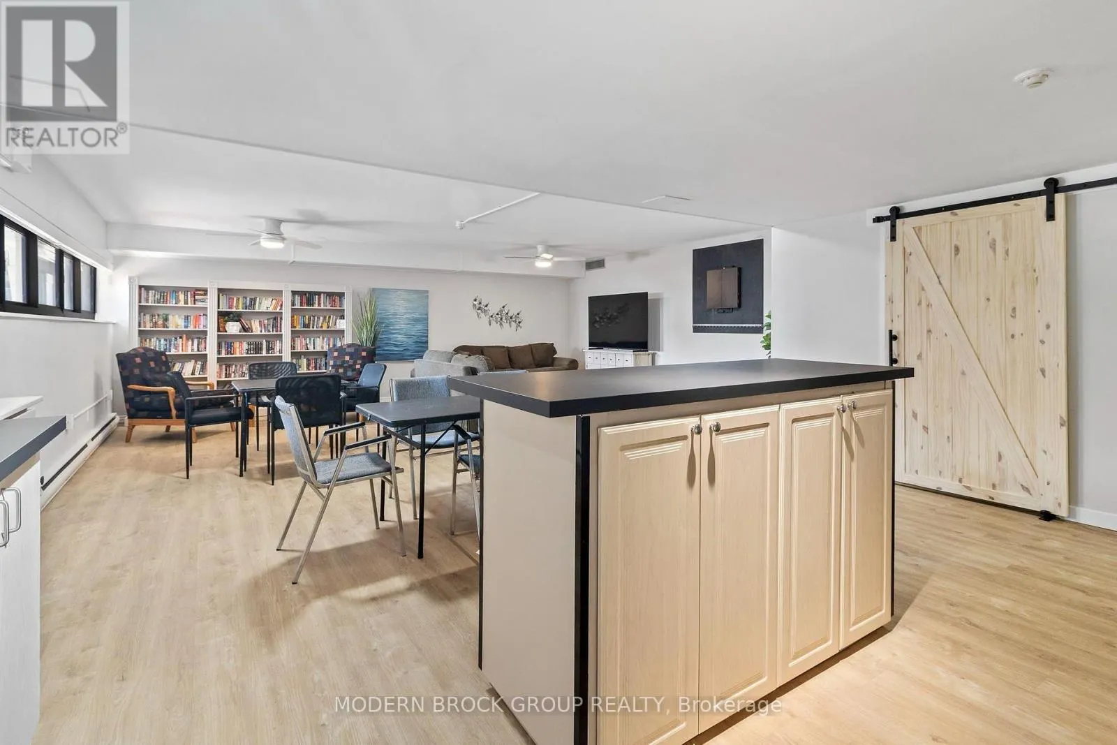 902 - 109 KING STREET E