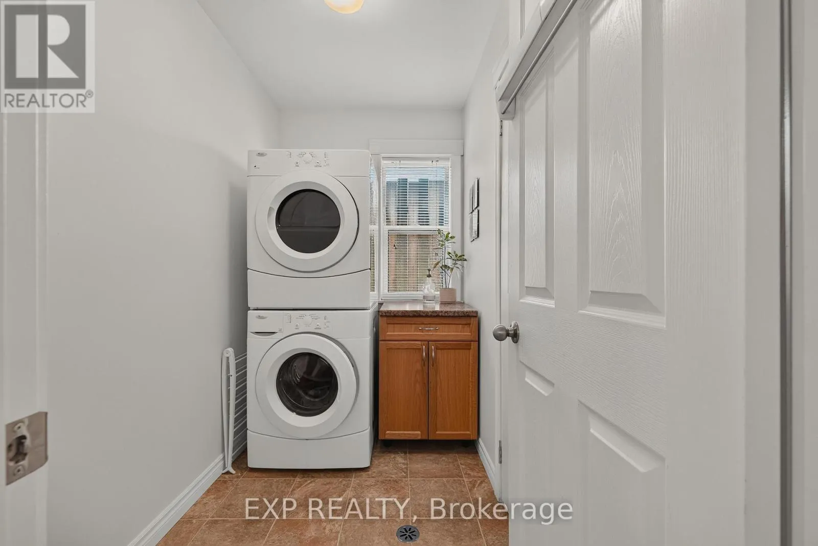 628 ELIZABETH STREET W
