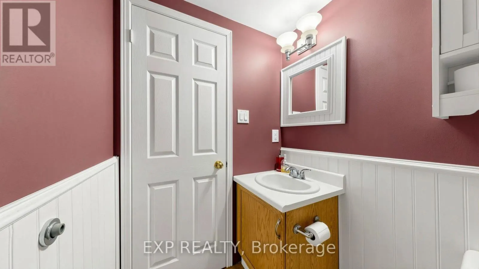 28 HURLBUT PLACE