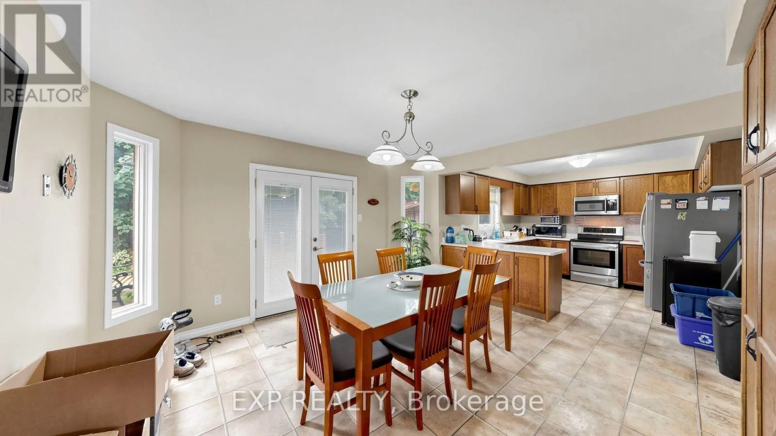 28 HURLBUT PLACE