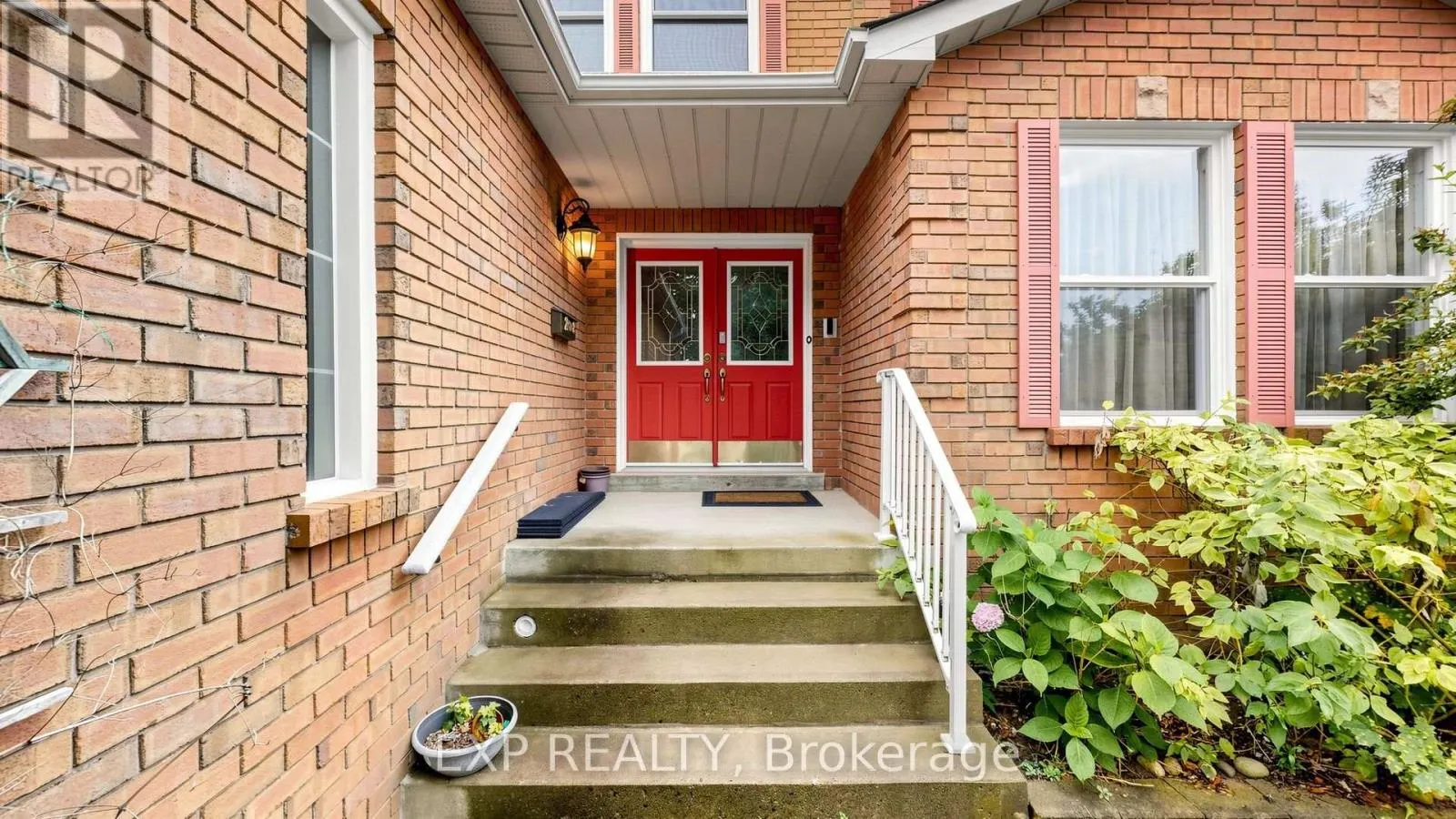 28 HURLBUT PLACE