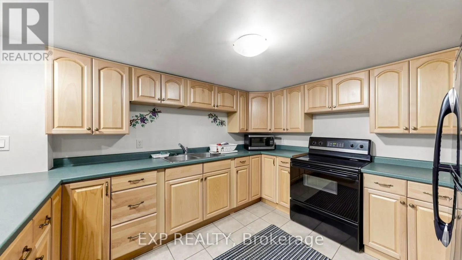 28 HURLBUT PLACE