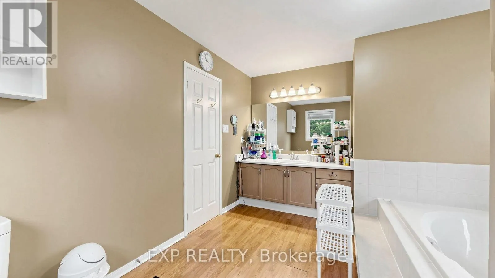 28 HURLBUT PLACE