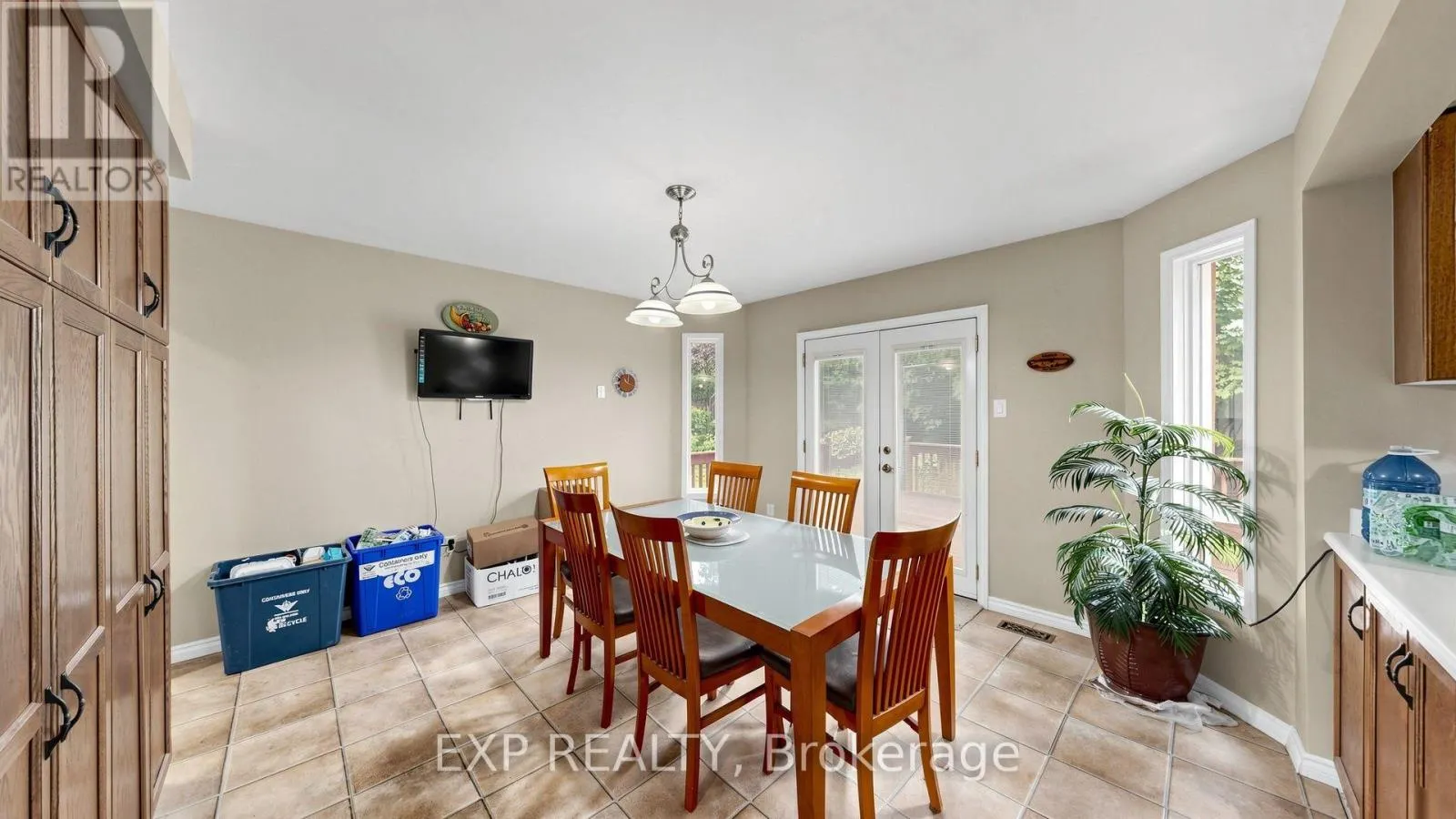 28 HURLBUT PLACE