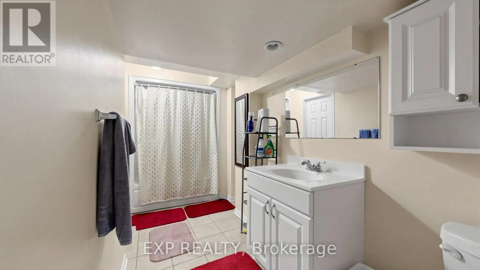 28 HURLBUT PLACE