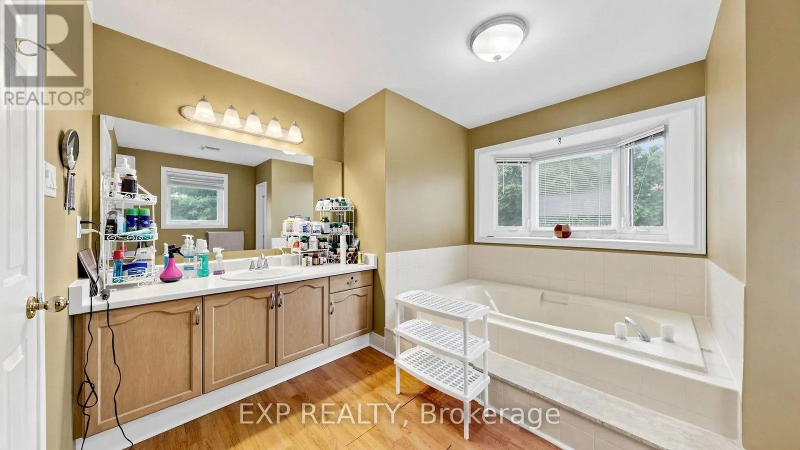 28 HURLBUT PLACE