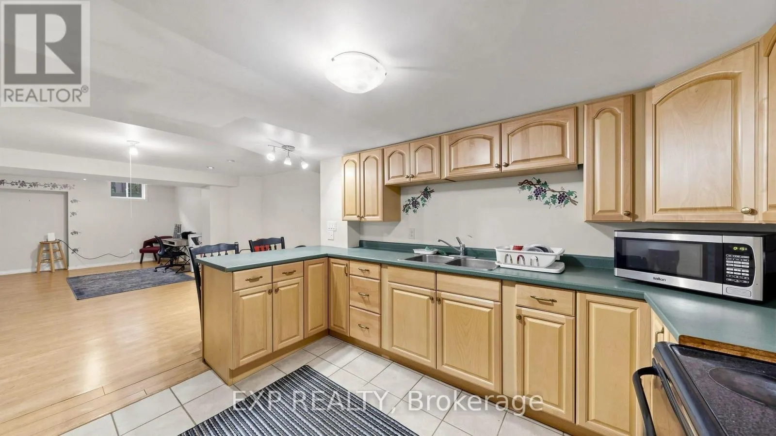 28 HURLBUT PLACE
