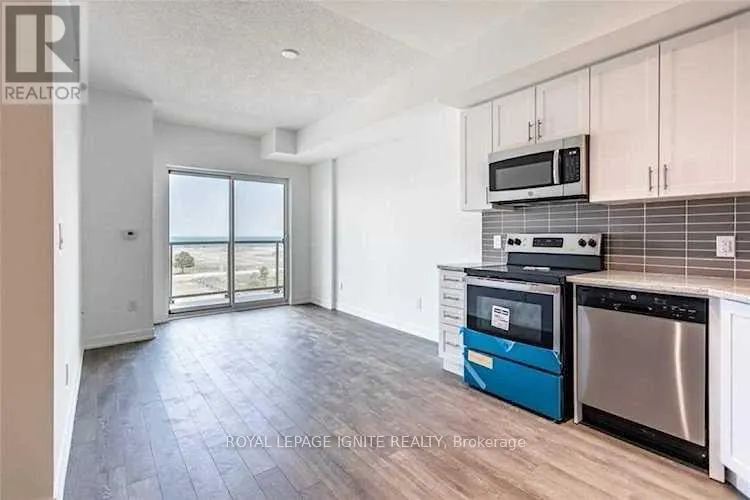 417 - 550 NORTH SERVICE ROAD