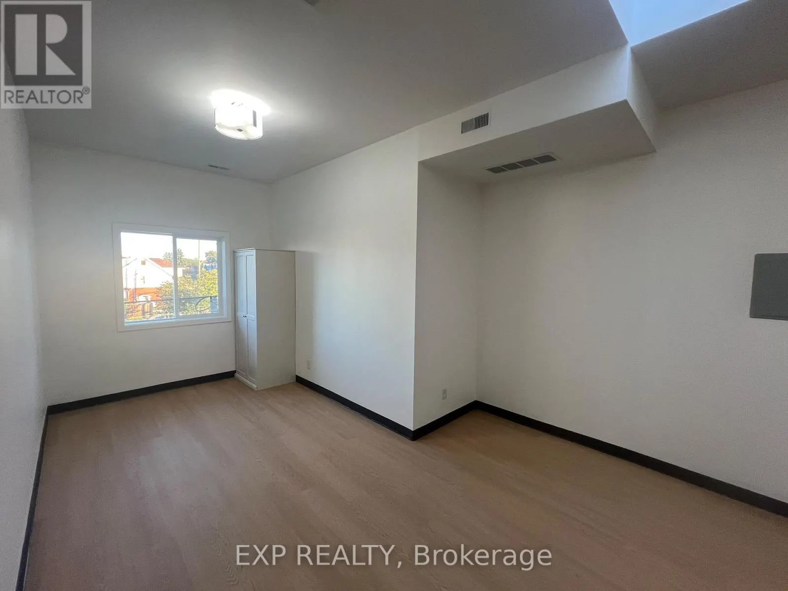 3 - 264-268 OTTAWA STREET N