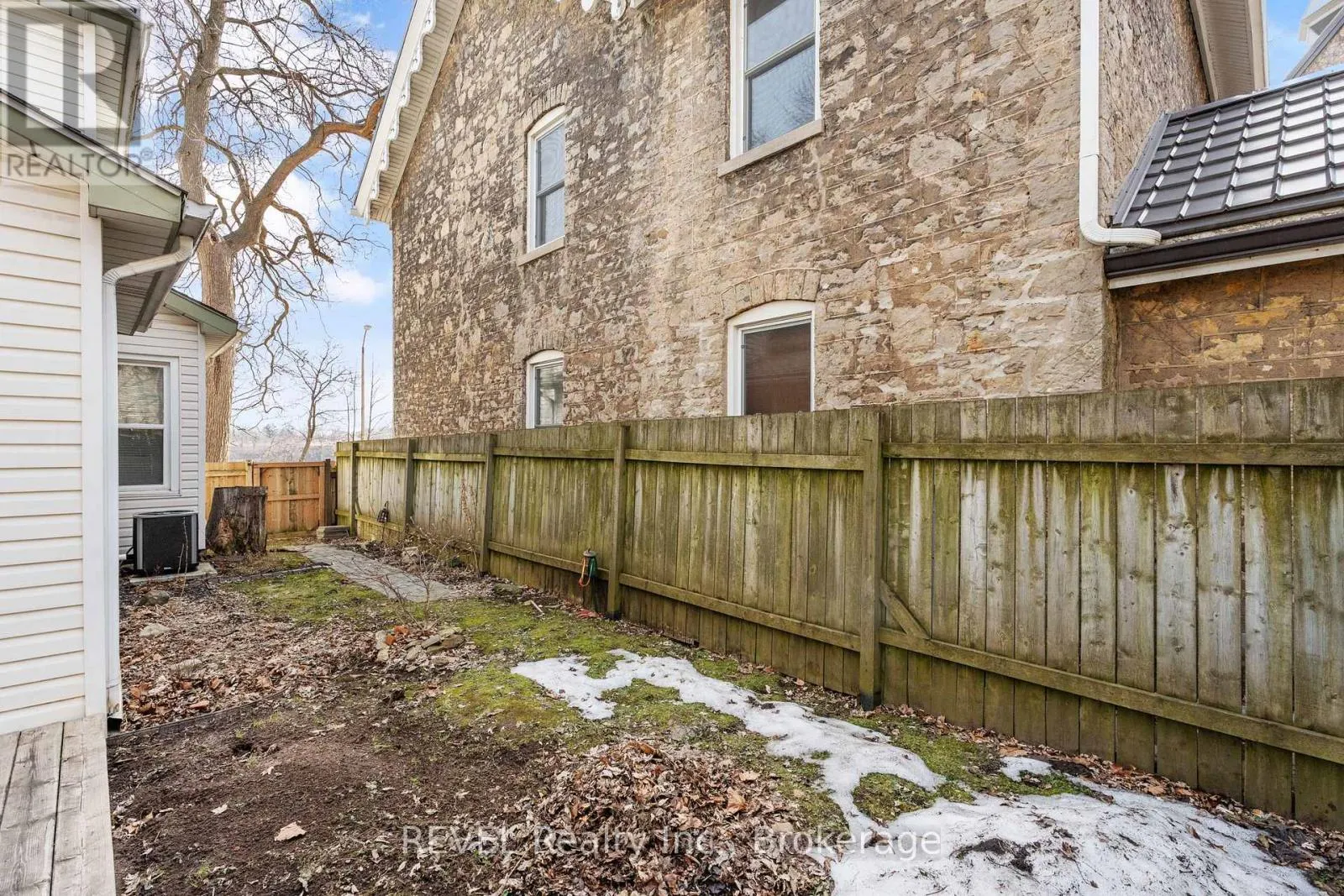 4755 RIVER ROAD
