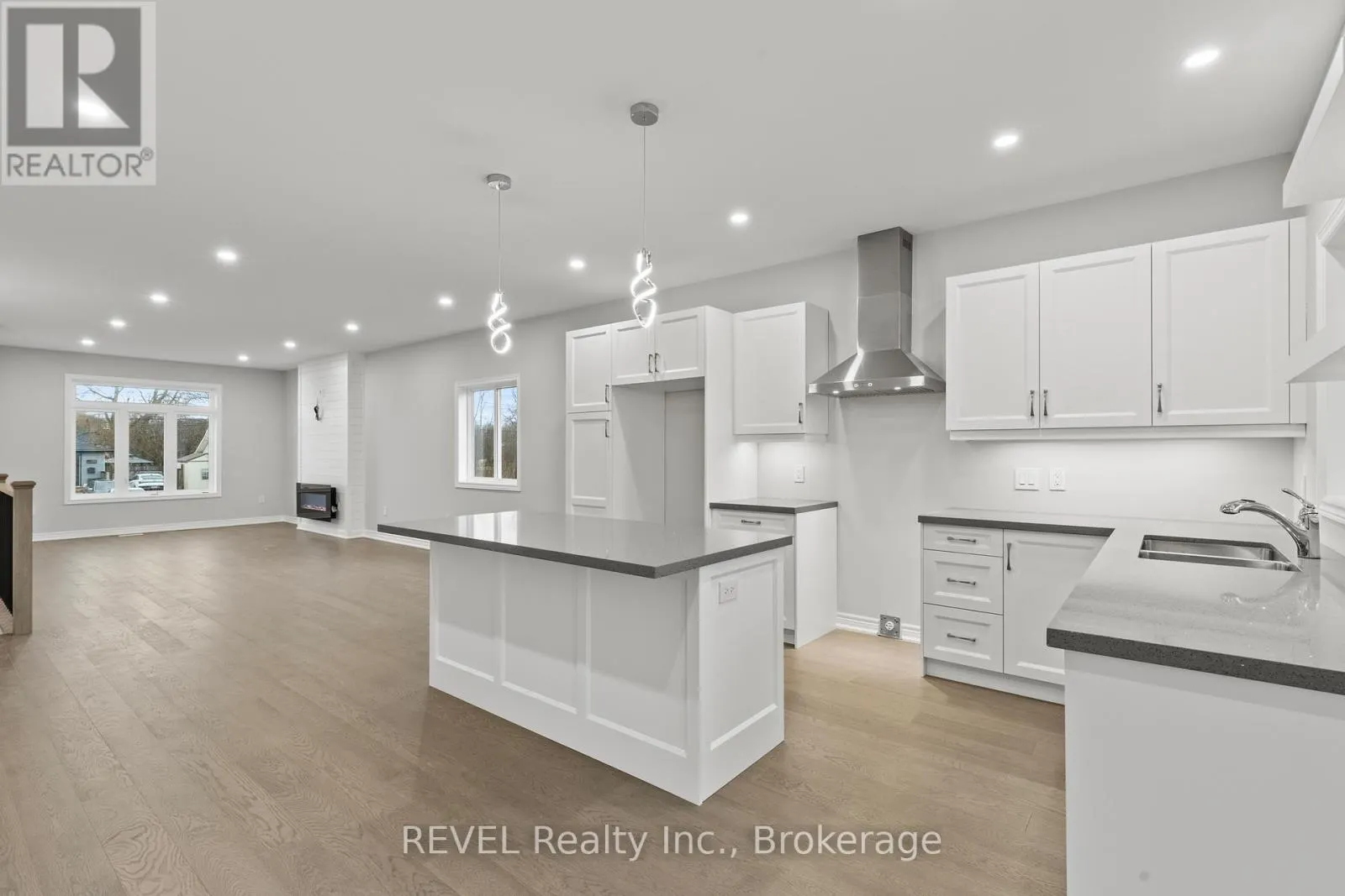 735 DOMINION ROAD