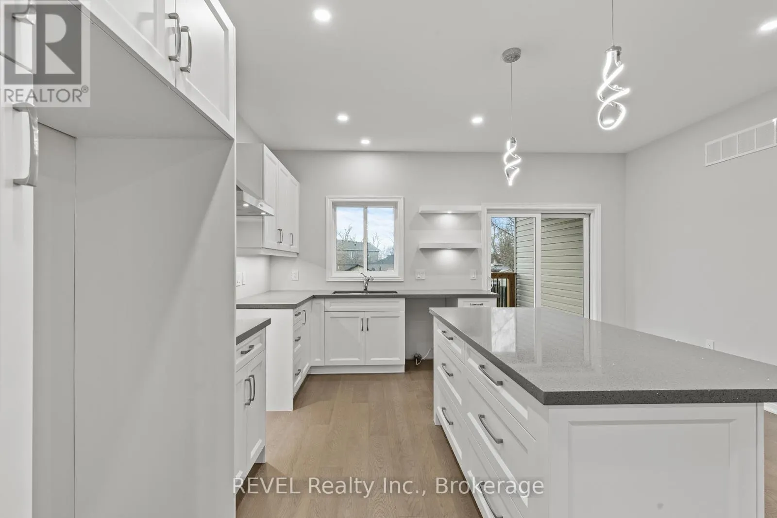 735 DOMINION ROAD