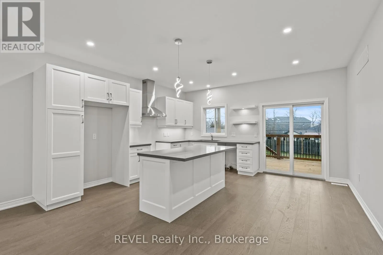 735 DOMINION ROAD