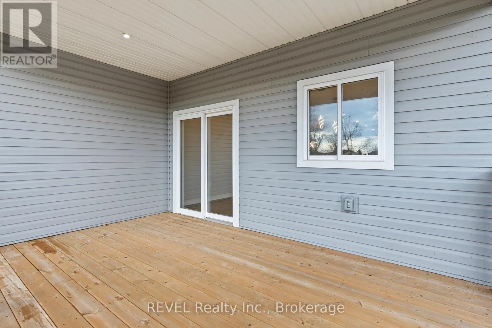735 DOMINION ROAD