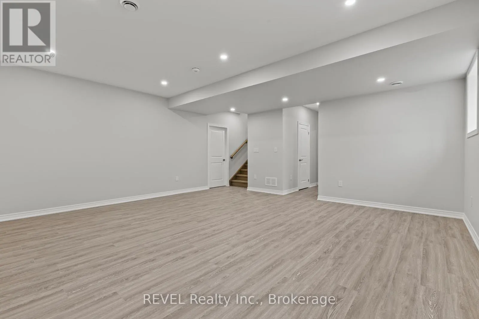735 DOMINION ROAD