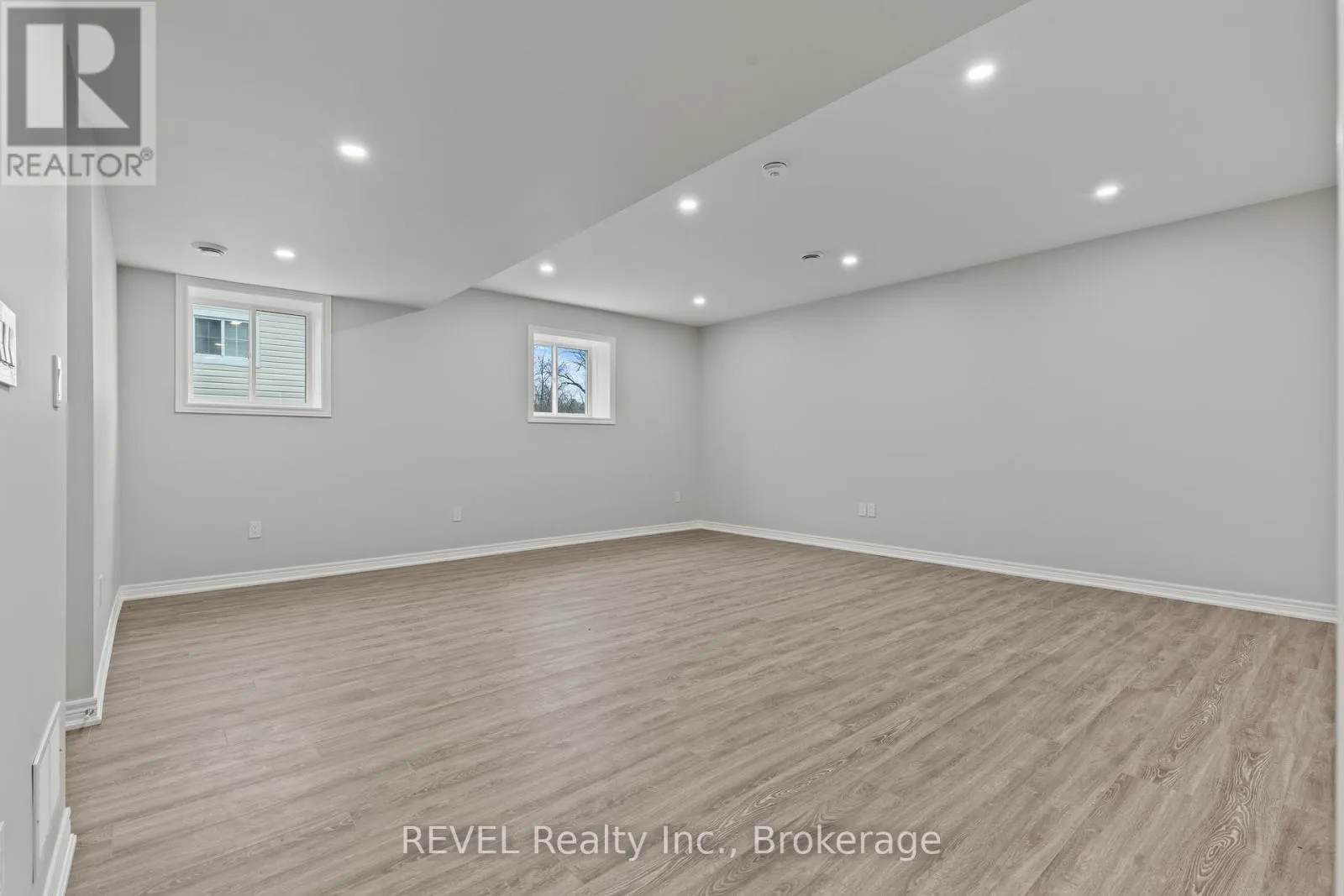 735 DOMINION ROAD