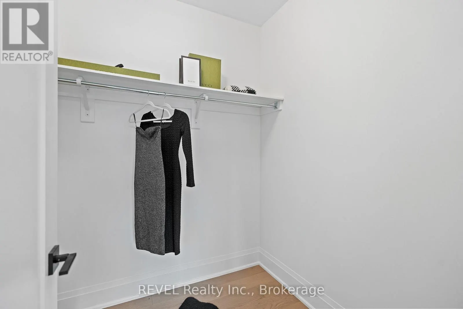 11 ACCURSI CRESCENT