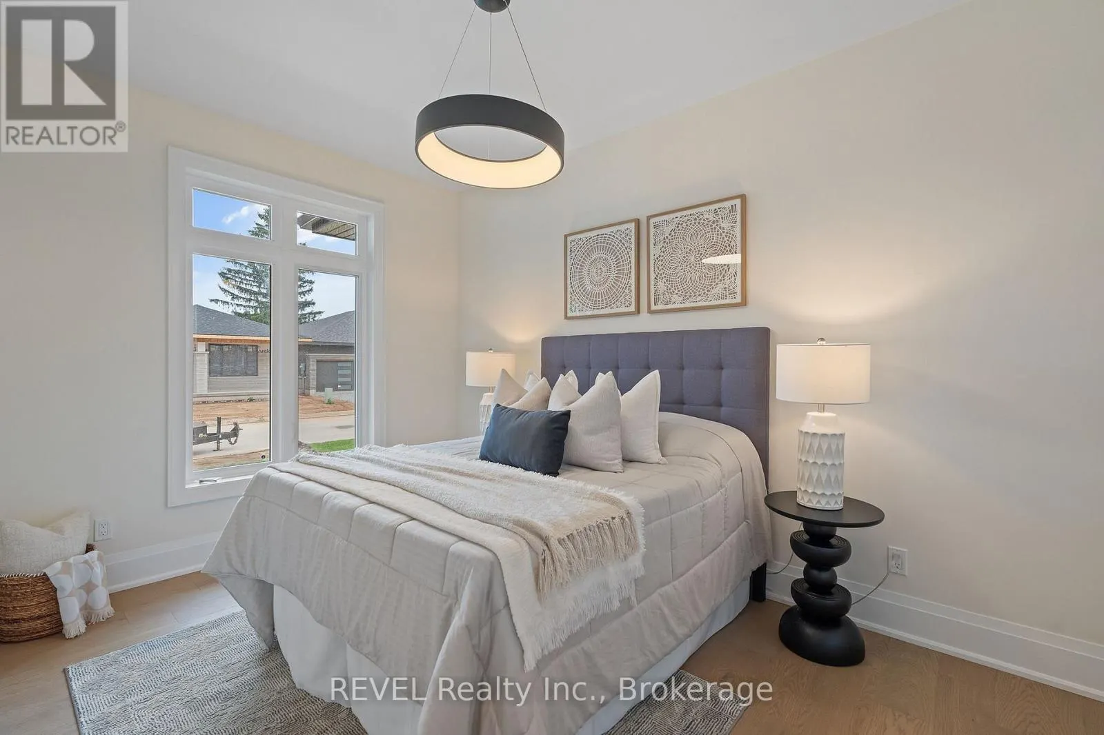 11 ACCURSI CRESCENT