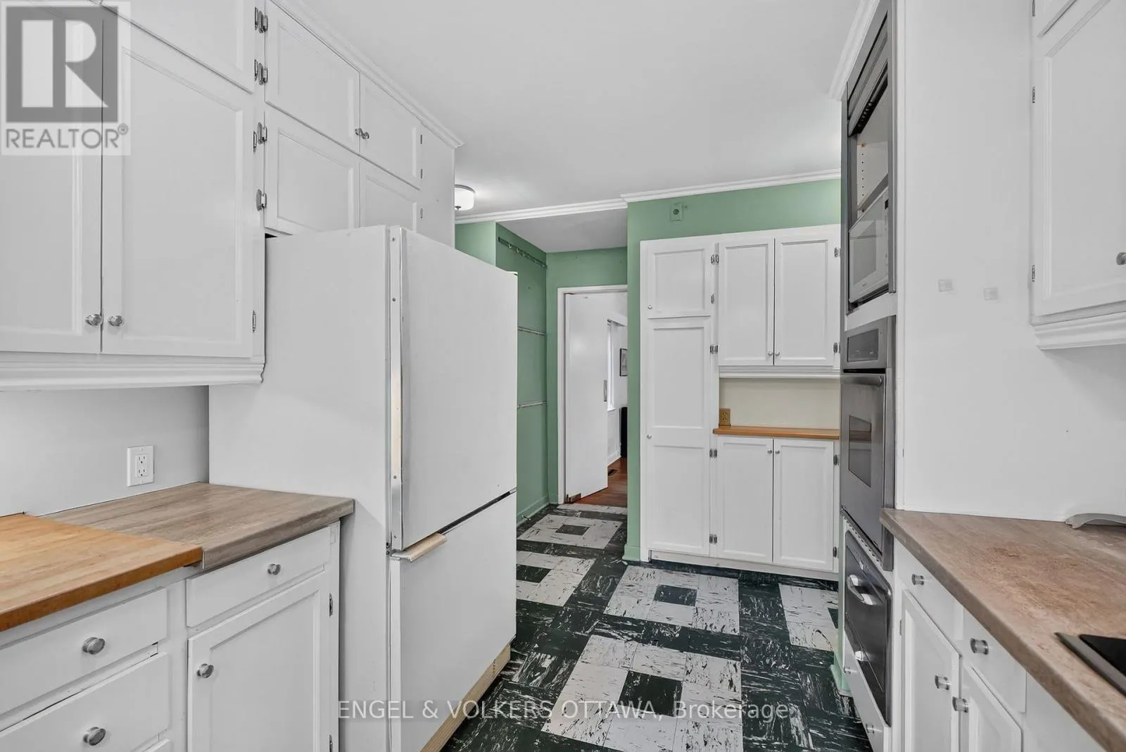 185 LAKEWAY DRIVE