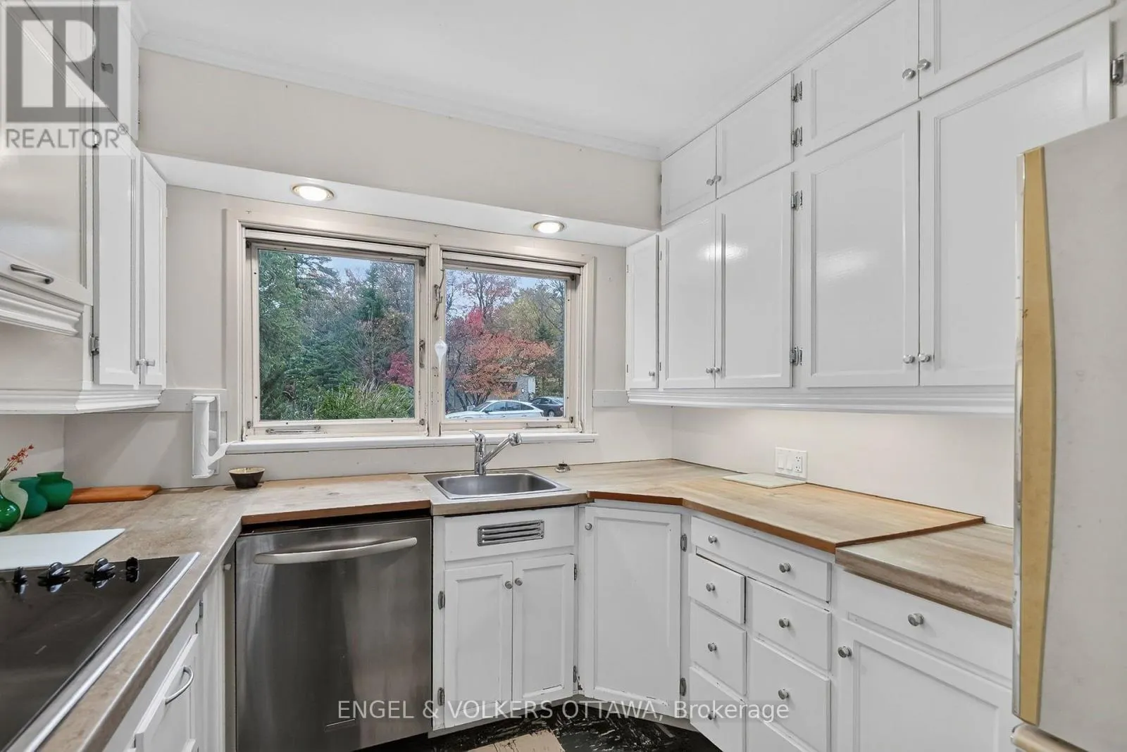 185 LAKEWAY DRIVE