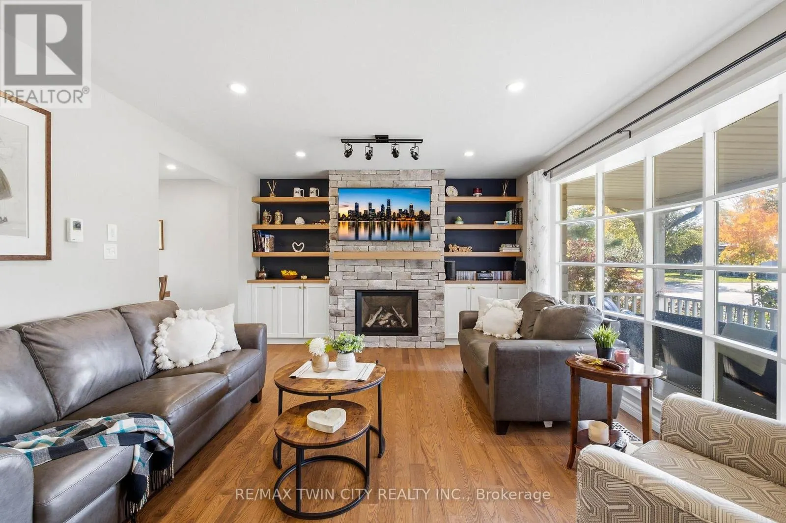 47 EASTWOOD DRIVE