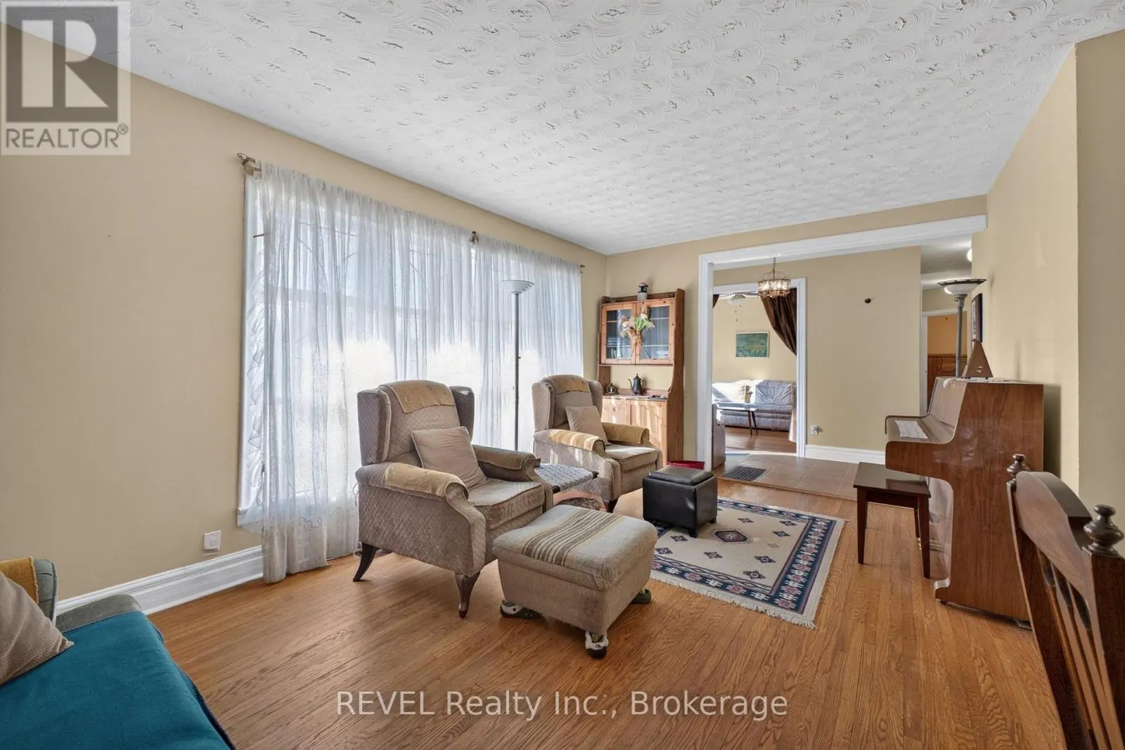 482 WALDEN BOULEVARD E