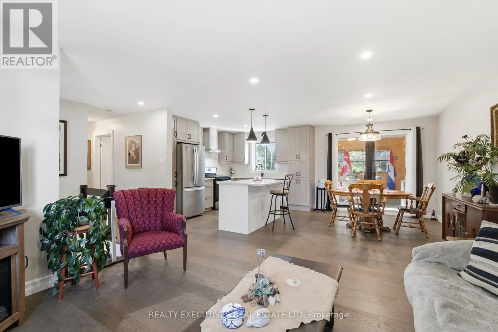 46 THOMPSON ROAD