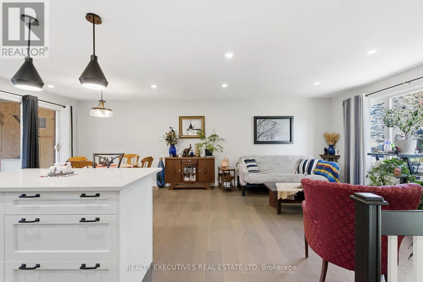 46 THOMPSON ROAD