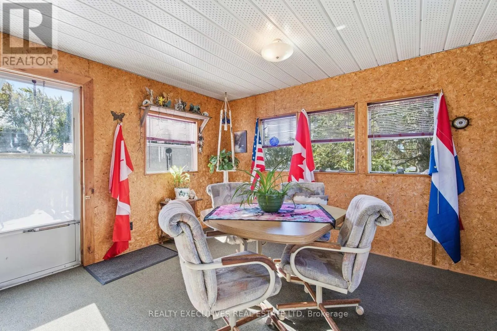 46 THOMPSON ROAD