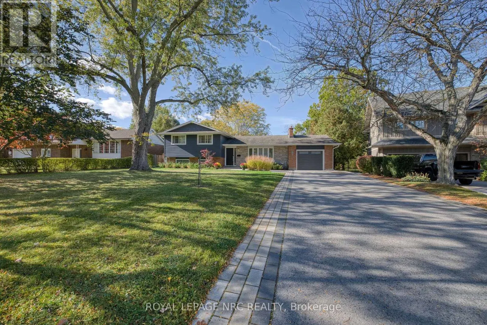 16 WOODINGTON CRESCENT