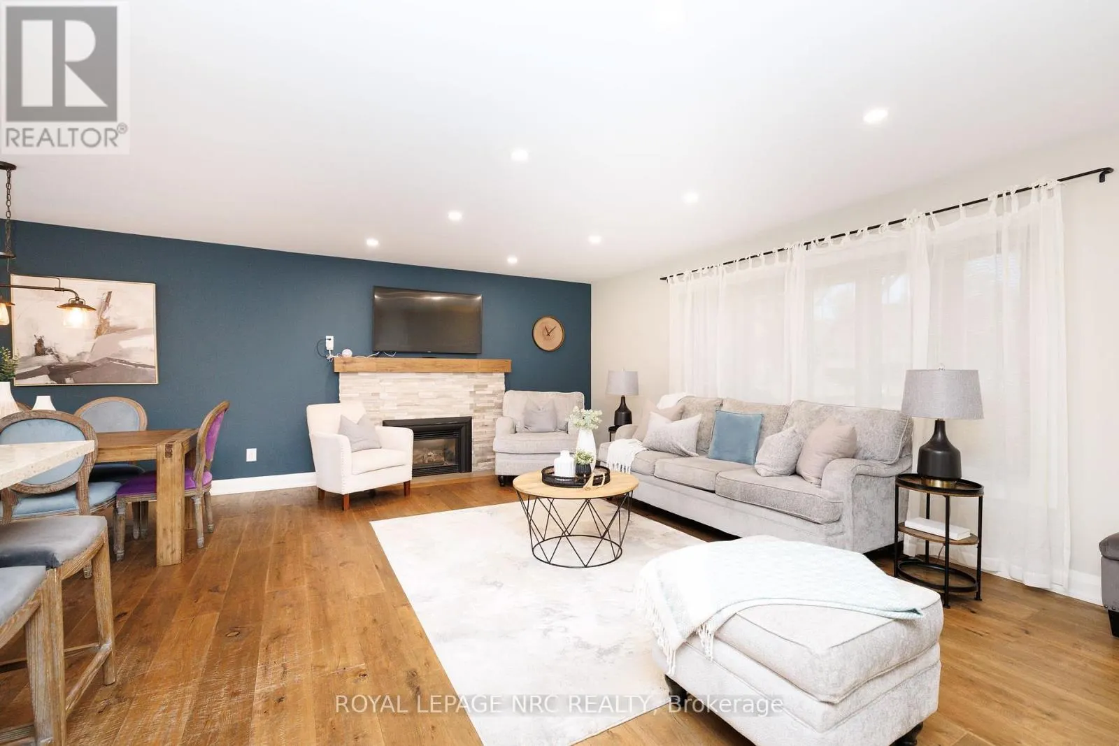 16 WOODINGTON CRESCENT